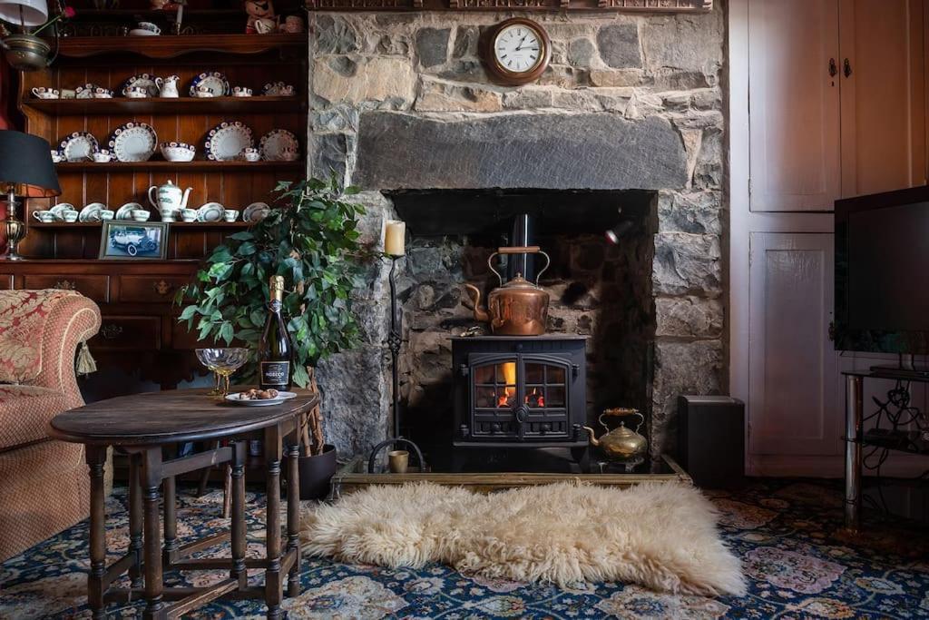 Fantastic Sea Views At Century'S Old Alma'S Cottage - Sleeps Up To 8 Guests Penmaen-mawr Exteriér fotografie